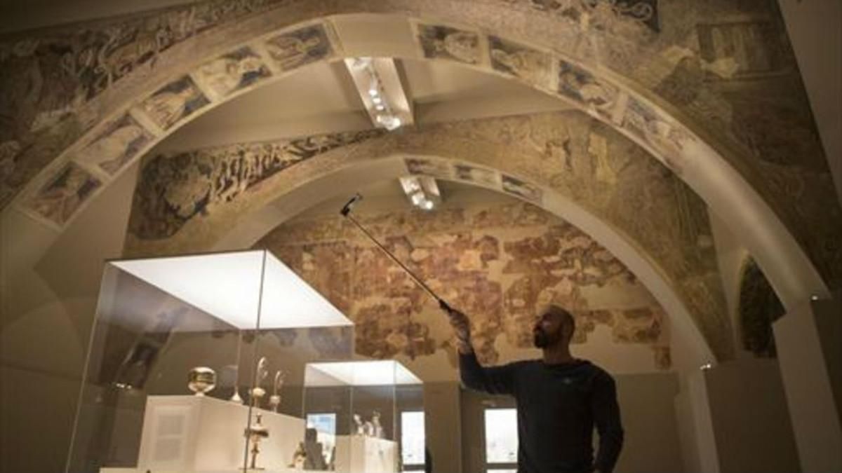 Las pinturas murales de la sala capitular de Sijena expuestas en el MNAC. Las pinturas murales de la sala capitular de Sijena expuestas en el MNAC.