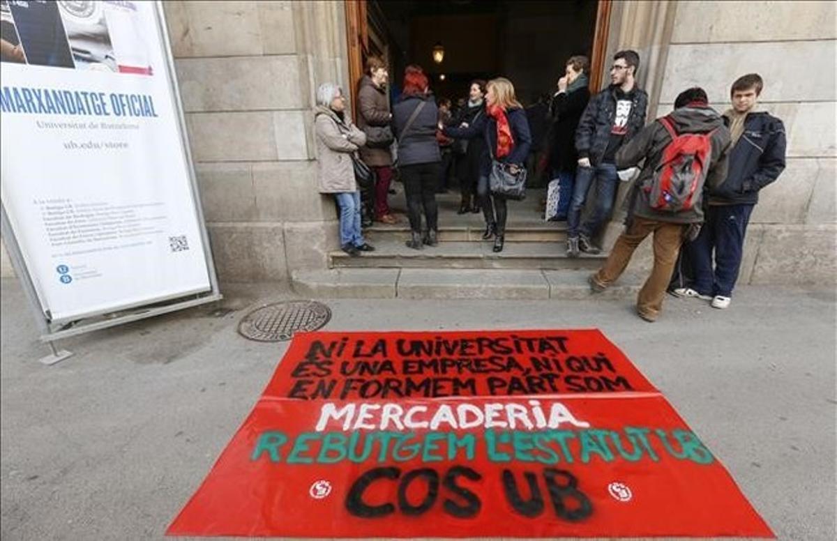  Protesta de estudiantes que impidió celebrar un claustro en la UB el 2014