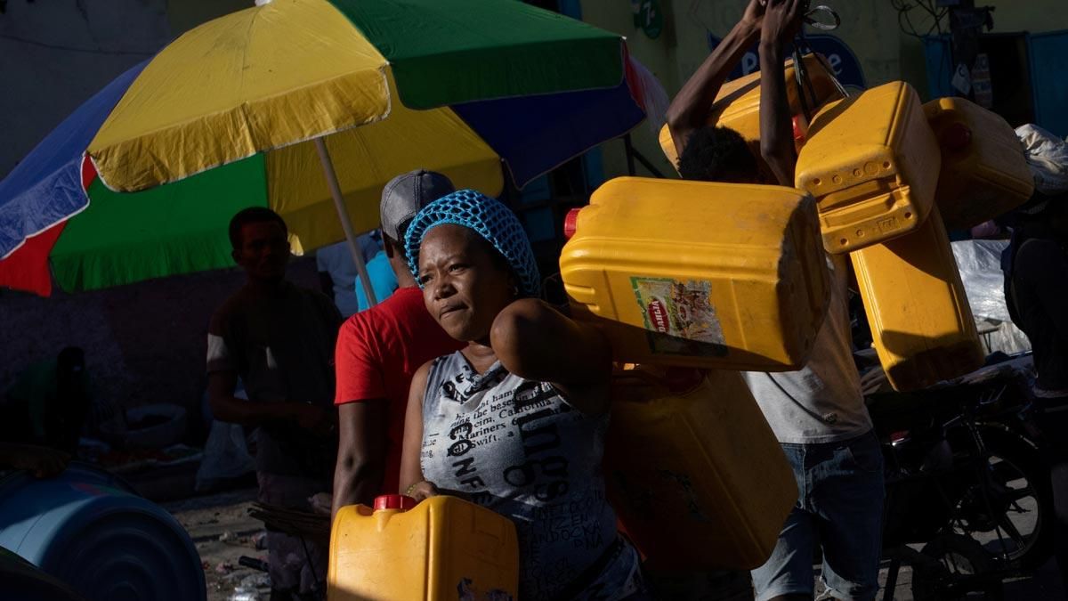 ADREES LATIFFILE PHOTO: Locals carry fuel containers in Port-au-Prince, HaitiFILE PHOTO: Locals carry containers, used for oil and gasoline, during fuel shortages in Port-au-Prince, Haiti October 24, 2021. REUTERS/Adrees Latif/File Photo ADREES LATIFFILE PHOTO: Locals carry fuel containers in Port-au-Prince, HaitiFILE PHOTO: Locals carry containers, used for oil and gasoline, during fuel shortages in Port-au-Prince, Haiti October 24, 2021. REUTERS/Adrees Latif/File Photo