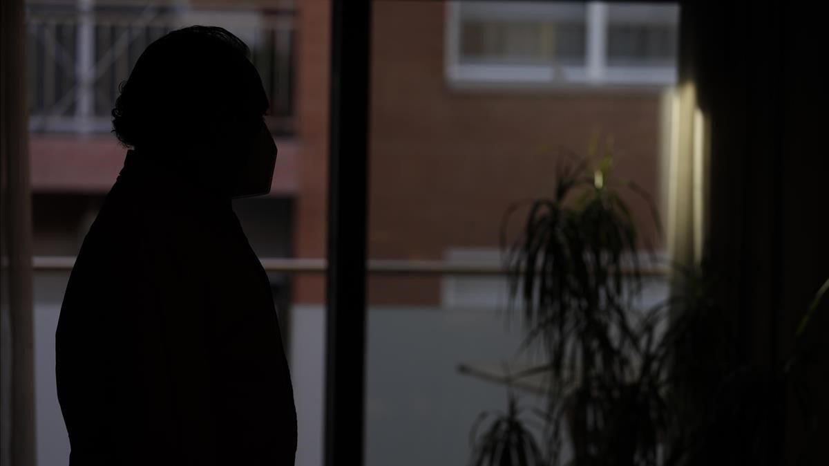 Perfil del vecino de Rubí que ha decidido comprar la vivienda de un supuesto vecino traficante para poder desahuciarlo. Perfil del vecino de Rubí que ha decidido comprar la vivienda de un supuesto vecino traficante para poder desahuciarlo.