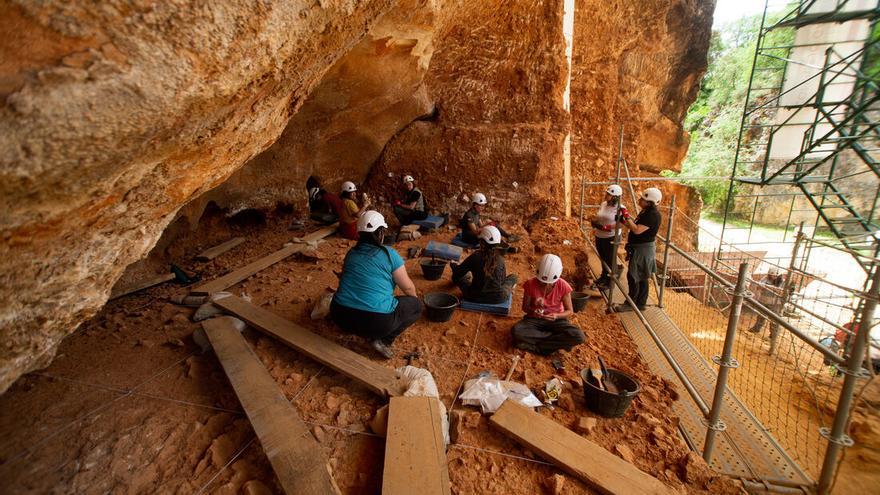 Homínidos extintos, collares de ámbar y otras ‘joyas’ descubiertas este año en Atapuerca