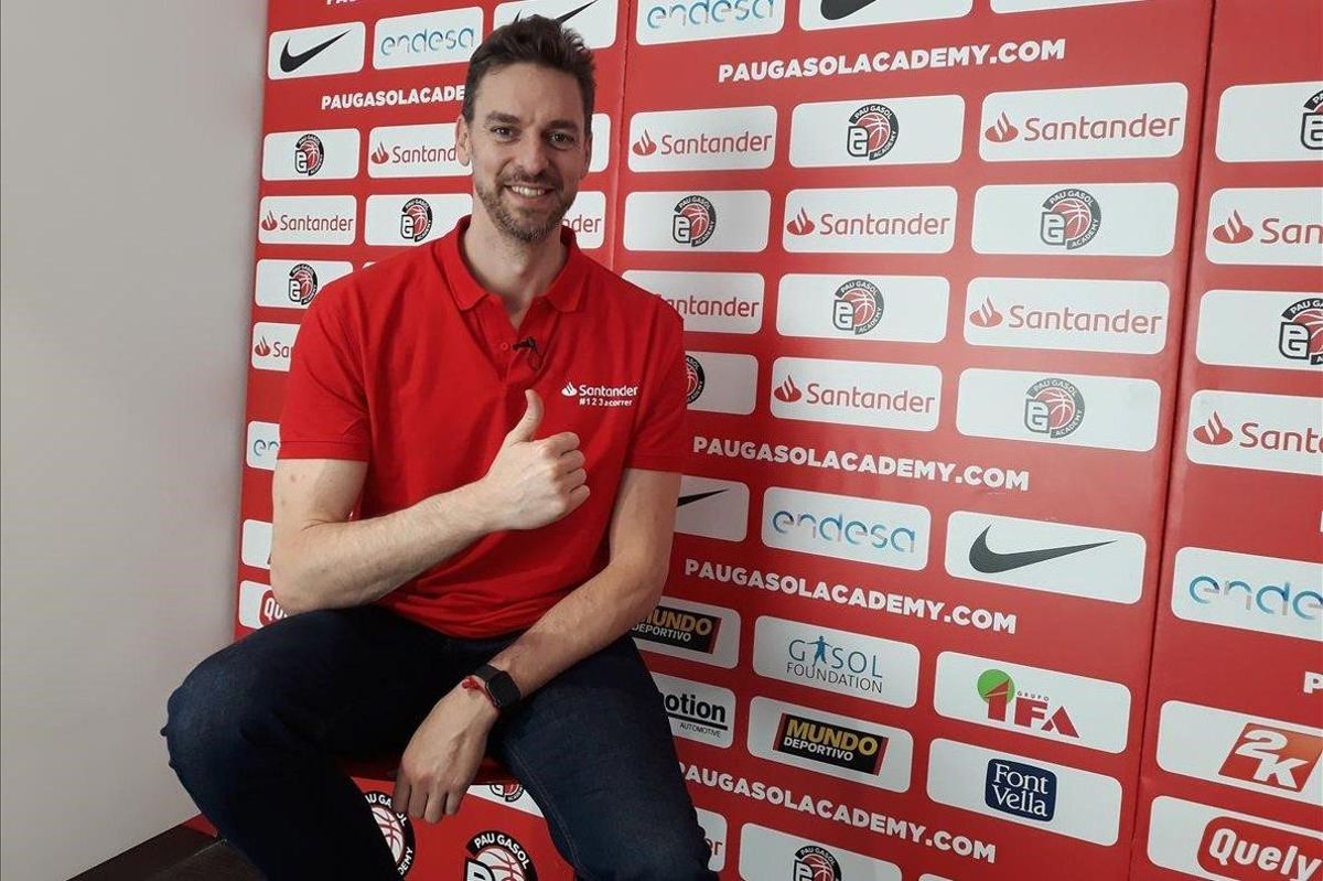 Pau Gasol posa en la presentación de su campus de verano Pau Gasol posa en la presentación de su campus de verano