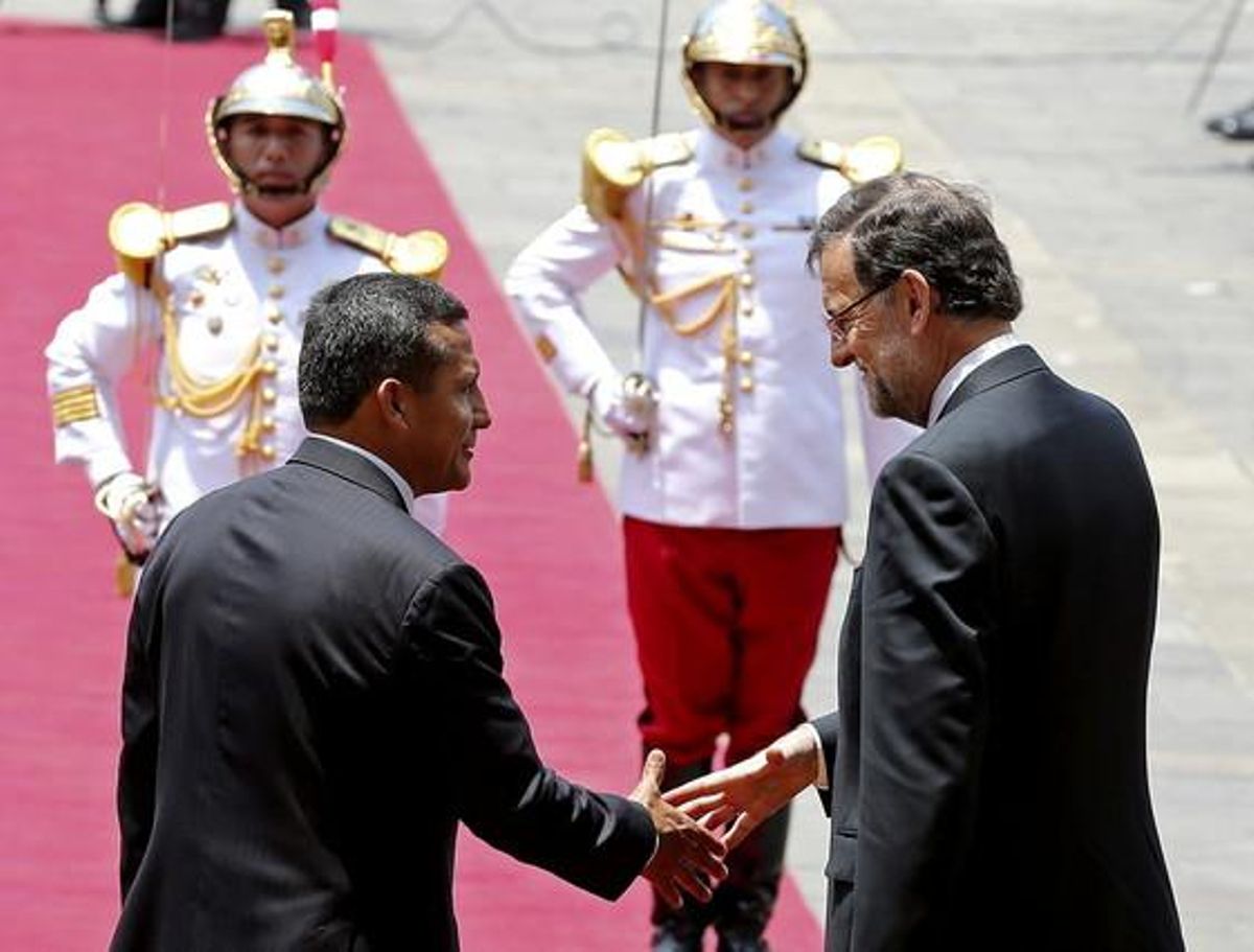 Mariano Rajoy (derecha) saluda al presidente de Perú, Ollanta Humala, en el Palacio de Gobierno de Lima. Mariano Rajoy (derecha) saluda al presidente de Perú, Ollanta Humala, en el Palacio de Gobierno de Lima.
