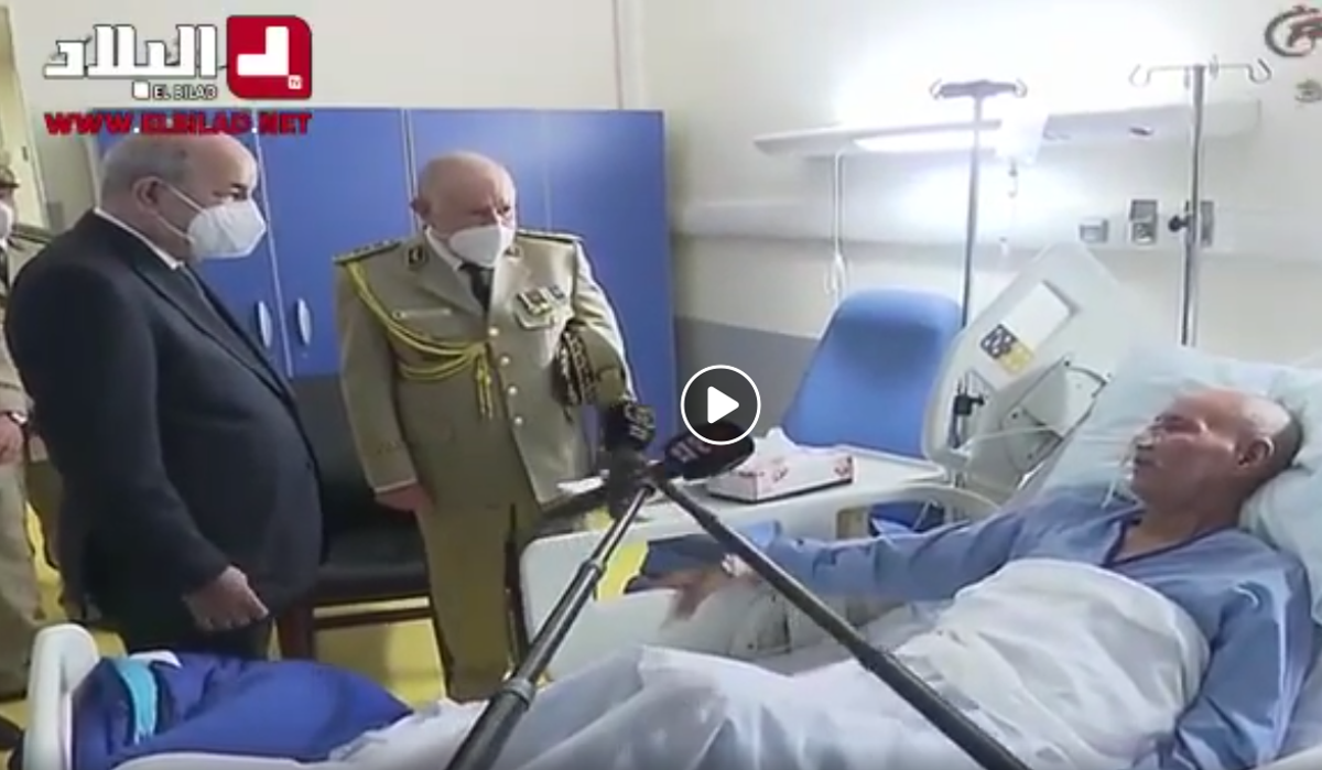 El presidente de Argelia visita a Brahim Ghali, líder del Frente Polisario, en el hospital militar de Argel.