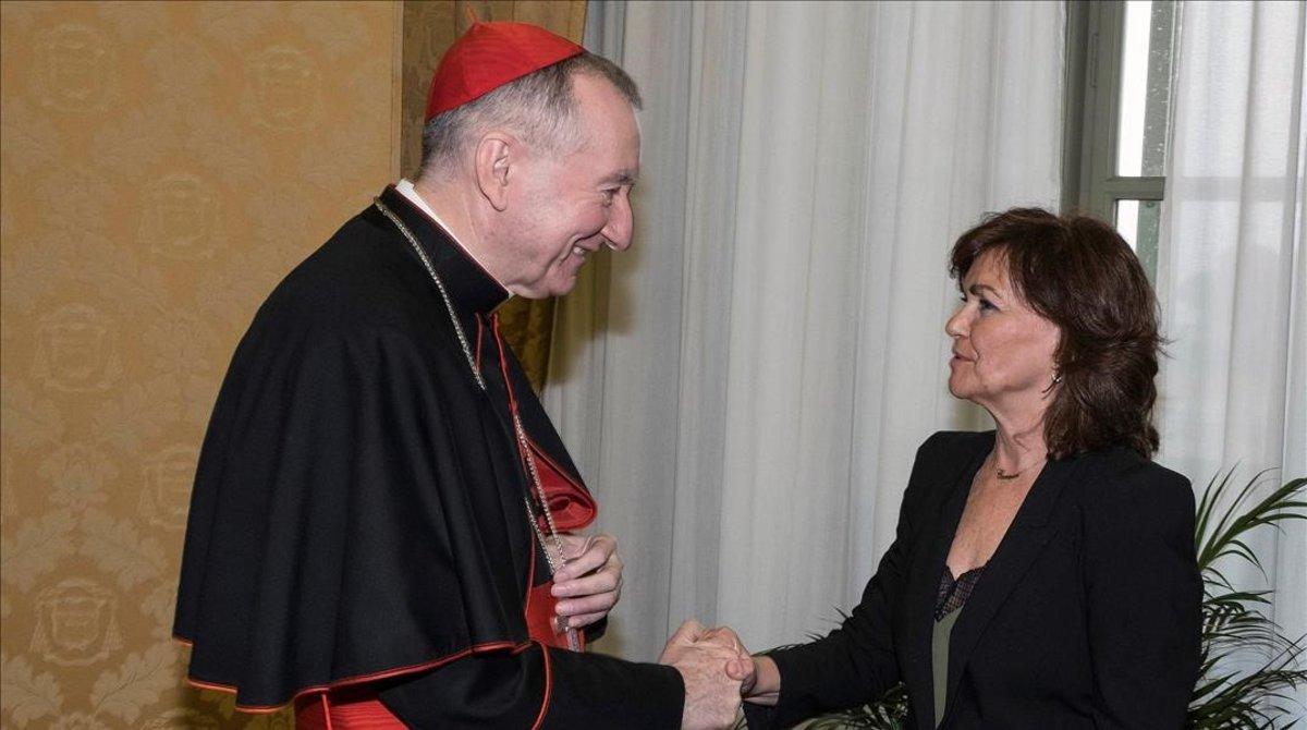 El cardenal Pietro Parolin y la vicepresidenta Carmen Calvo, en el Vaticano. El cardenal Pietro Parolin y la vicepresidenta Carmen Calvo, en el Vaticano.