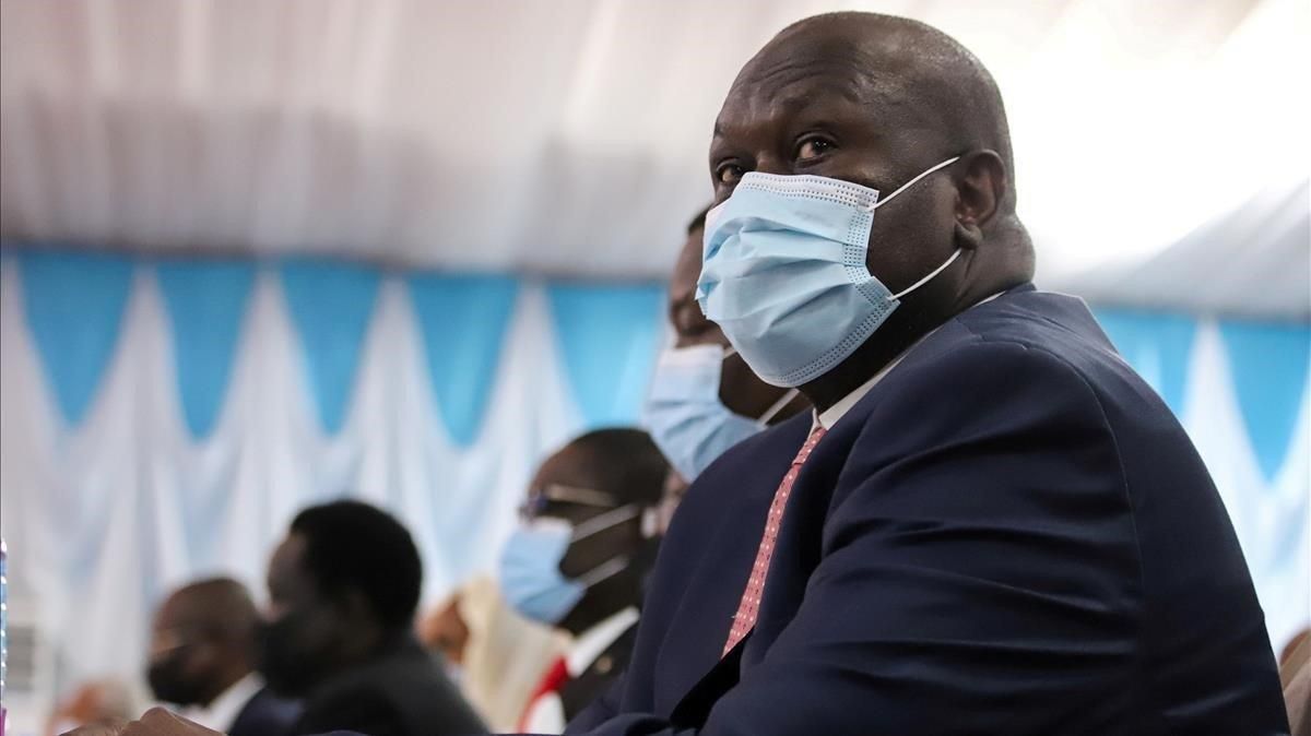 El vicepresidente de Sudán del Sur, Riek Machar, espera la ceremonia de la firma del acuerdo de paz. El vicepresidente de Sudán del Sur, Riek Machar, espera la ceremonia de la firma del acuerdo de paz.