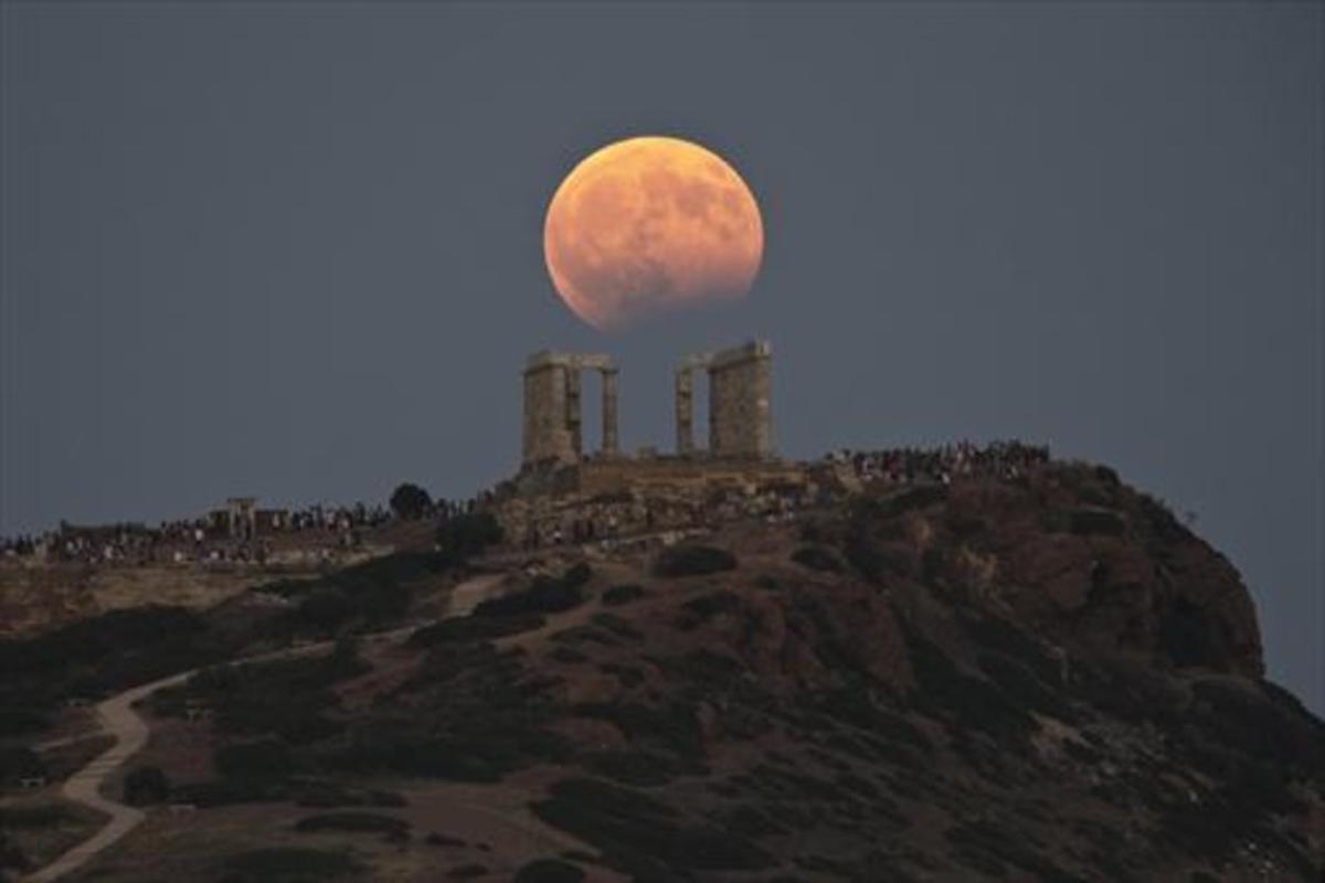 Eclipse lunar 2018: Cómo ver y fotografiar la luna roja de julio