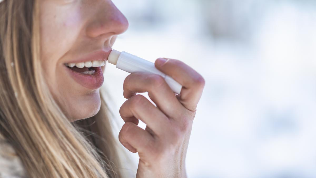 Todo lo que necesitas si tienes los labios agrietados por el frío Todo lo que necesitas si tienes los labios agrietados por el frío