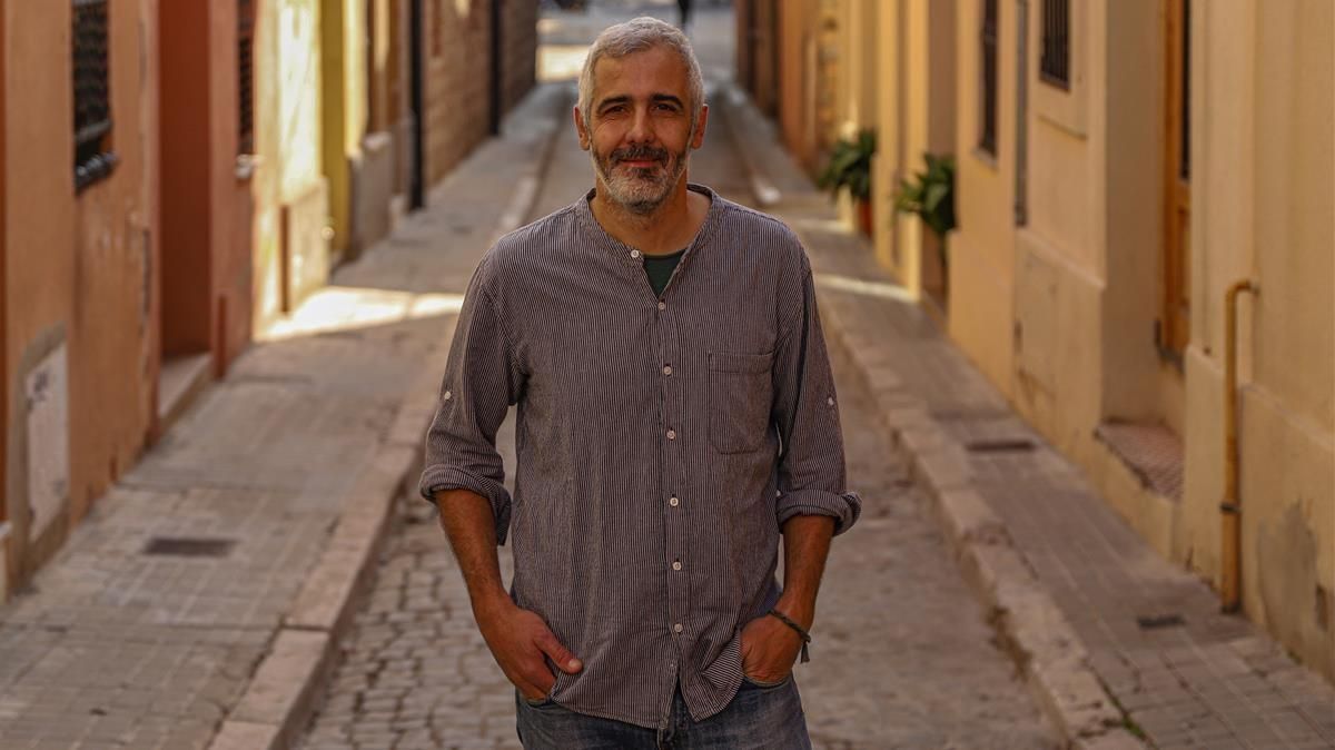 Barcelona 18 11 2020 Entre todos Retrat a Ricard Espelt Doctor en Societat de la Informacio AUTOR JORDI OTIX Barcelona 18 11 2020 Entre todos Retrat a Ricard Espelt Doctor en Societat de la Informacio AUTOR JORDI OTIX