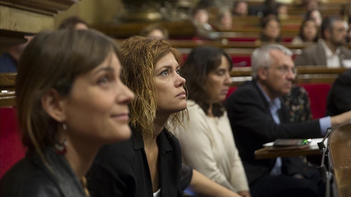 Jéssica Albiach, Elisenda Alamany y otros diputados de Catalunya en Comú en el Parlament Jéssica Albiach, Elisenda Alamany y otros diputados de Catalunya en Comú en el Parlament