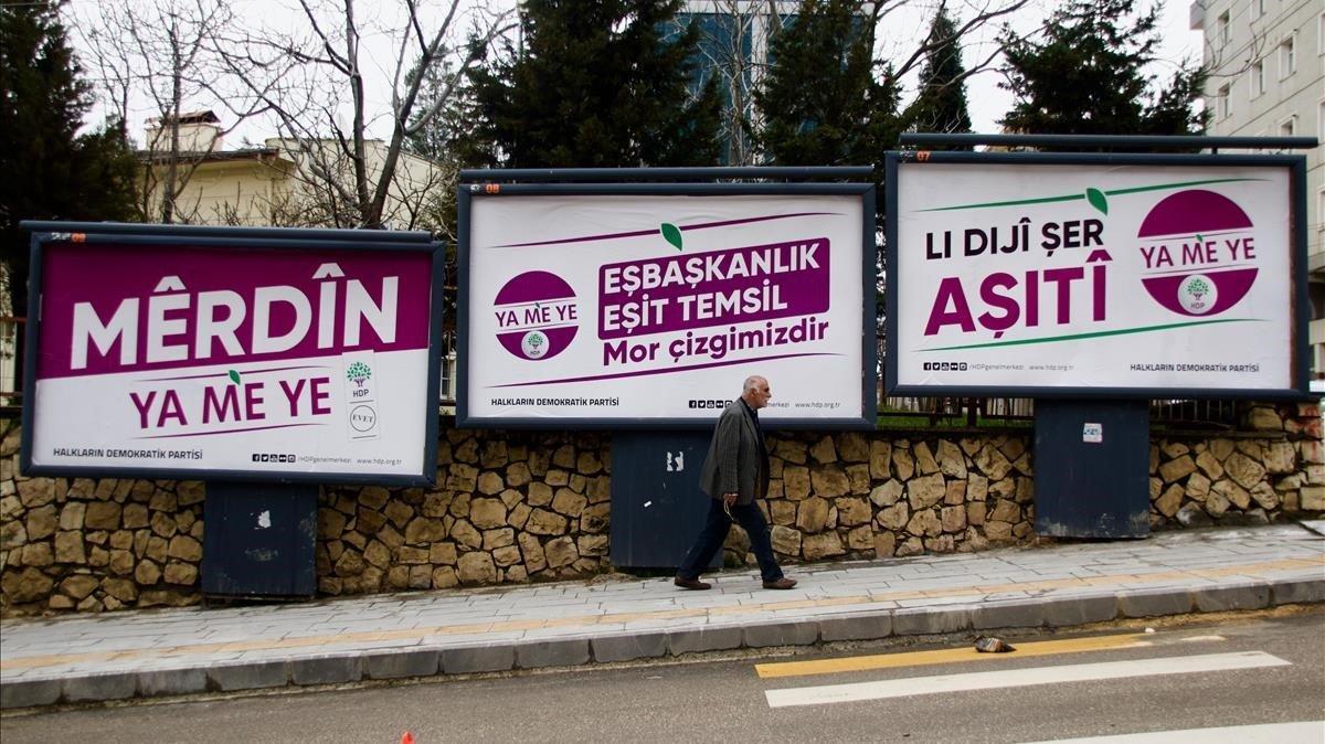 Carteles electorales en la localidad turca de Mardin. 
