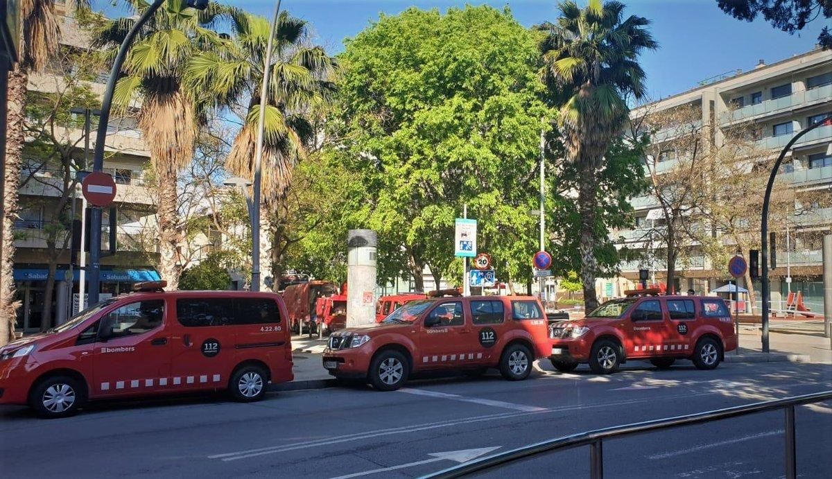 Los Bombers desinfectan la residencia Olimpo de Santa Coloma. Los Bombers desinfectan la residencia Olimpo de Santa Coloma.