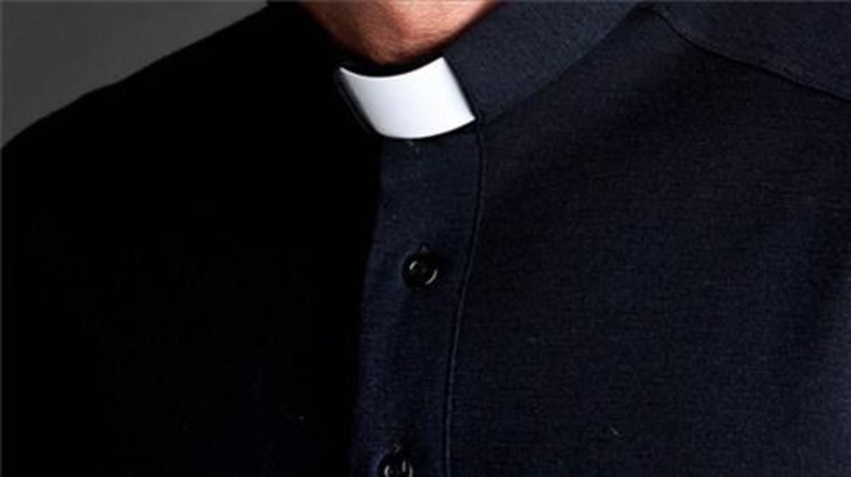 La Iglesia suspende a un cura detenido por distribuir pornografía infantil La Iglesia suspende a un cura detenido por distribuir pornografía infantil