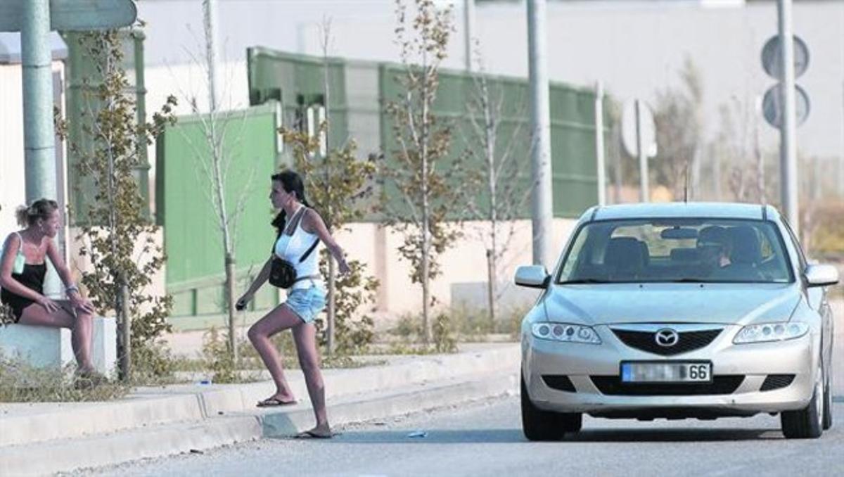 Un conductor francès para davant dues prostitutes a la N-2, a l’altura de la Jonquera.