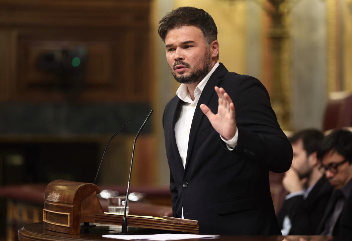 Rufián reprocha a Sánchez que vea al independentismo tan amenazante como al yihadismo.