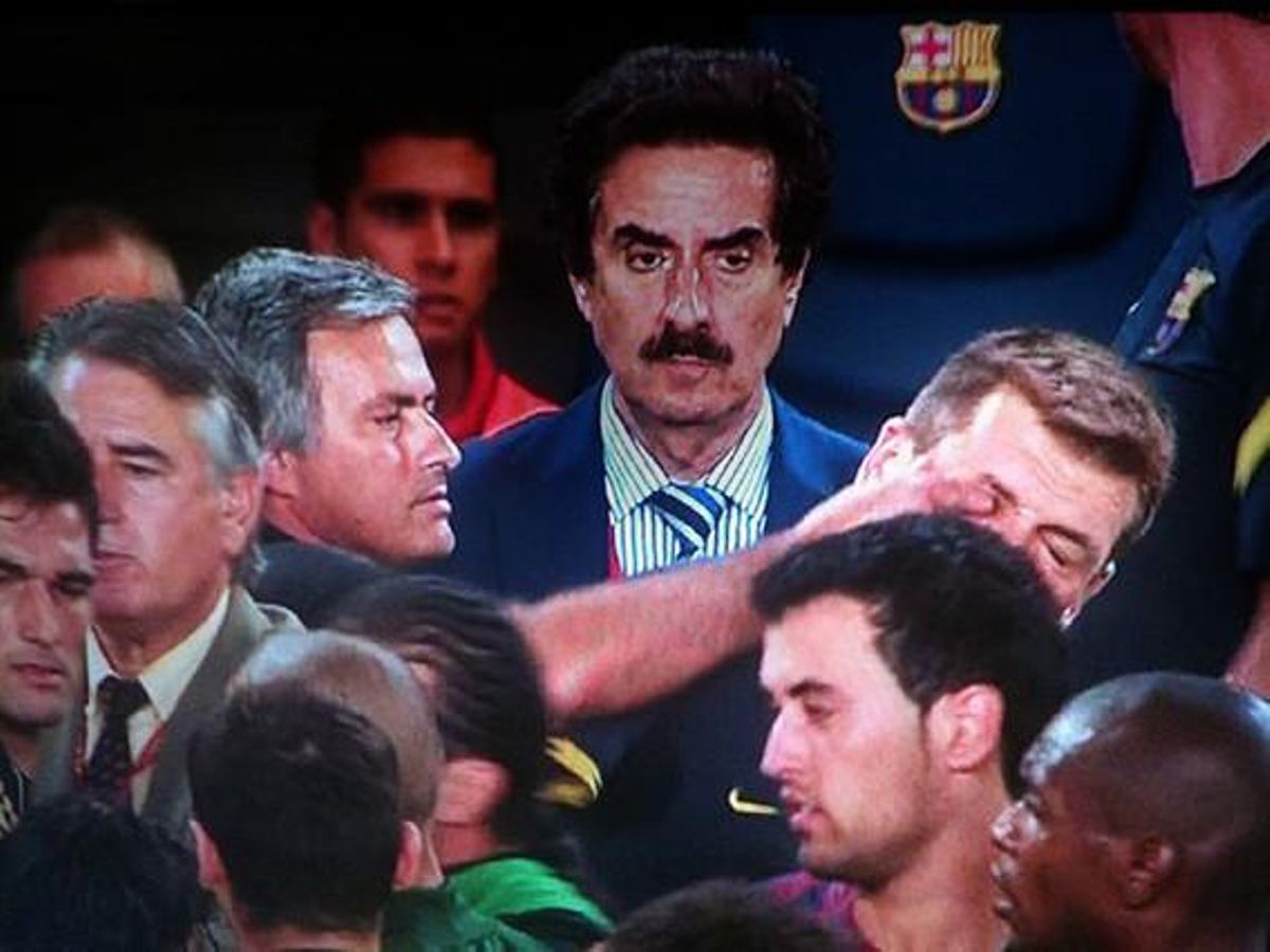 Mourinho mete el dedo en el ojo a Tito Vilanova. Mourinho mete el dedo en el ojo a Tito Vilanova.