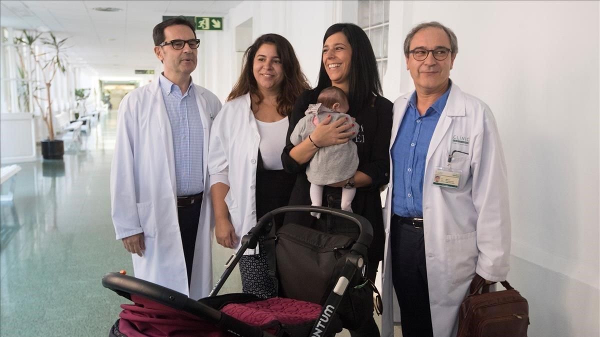 María José con su bebé. María José con su bebé.