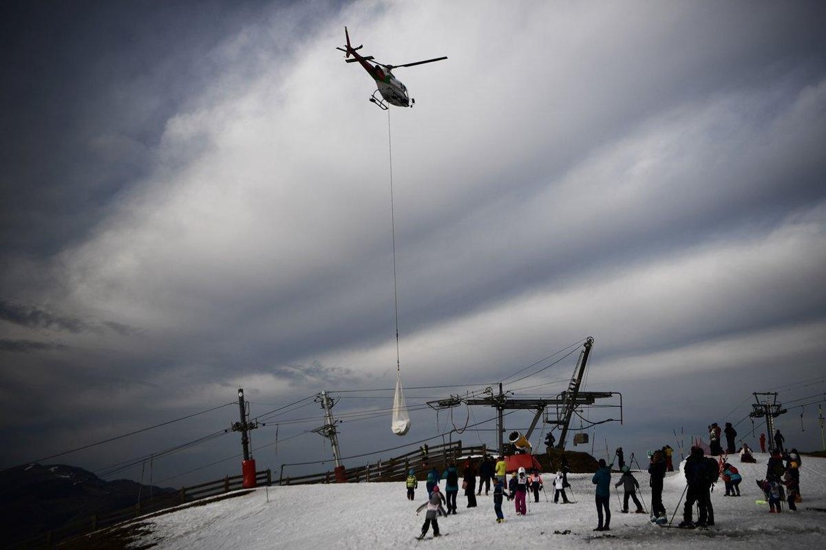 Traslado de nieve en helicóptero Traslado de nieve en helicóptero