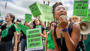 Cientos de personas se manifiestan frente al Supremo de EEUU contra el fallo del aborto