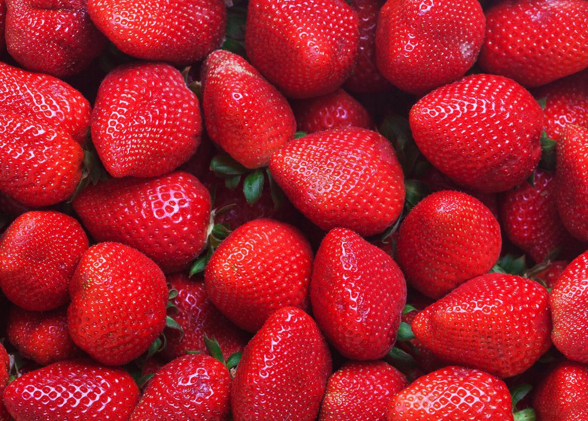Fresas: más vitamina C que las naranjas y otros beneficios desconocidos de la fruta estrella de marzo