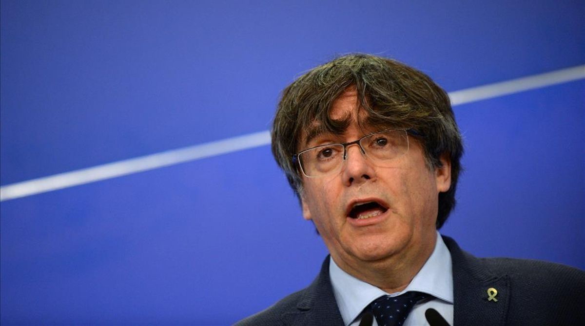 Carles Puigdemont. Carles Puigdemont.