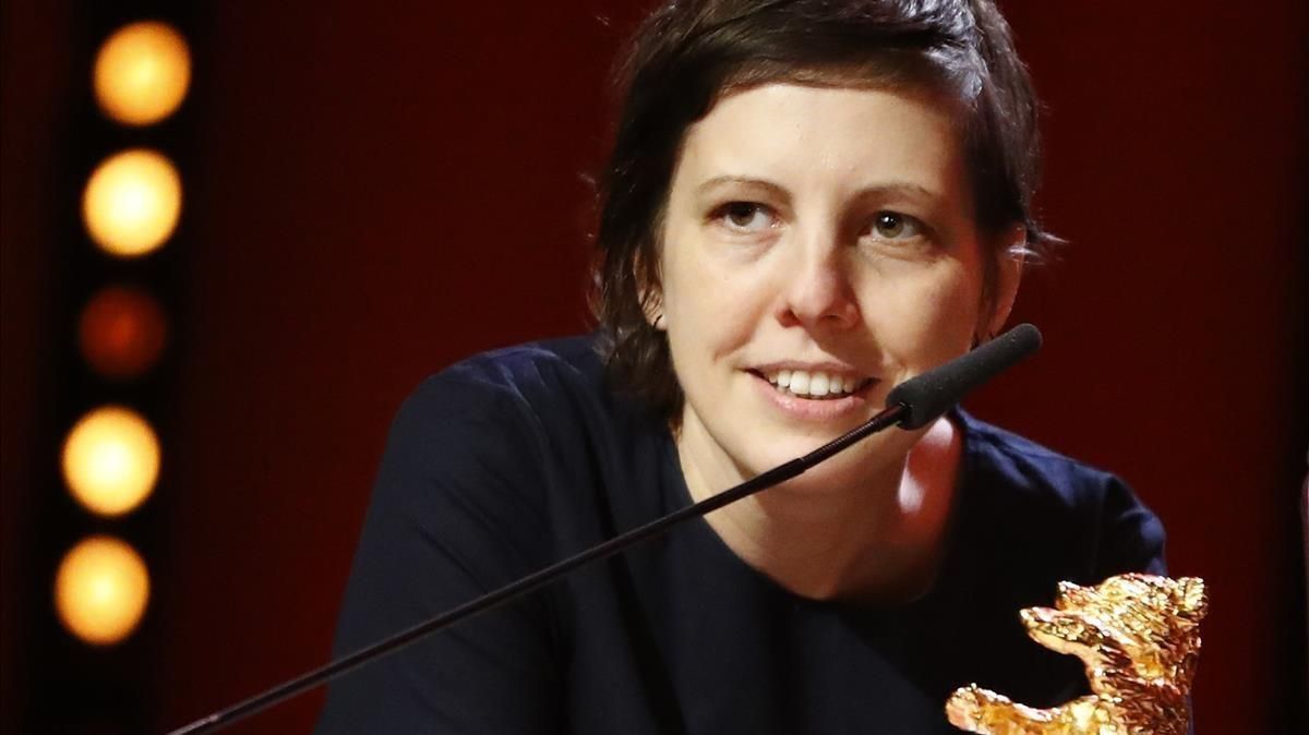 Adina Pintilie, con el Oso de Oro por su triunfo en la Berlinale con ’Touch me not’ Adina Pintilie, con el Oso de Oro por su triunfo en la Berlinale con ’Touch me not’