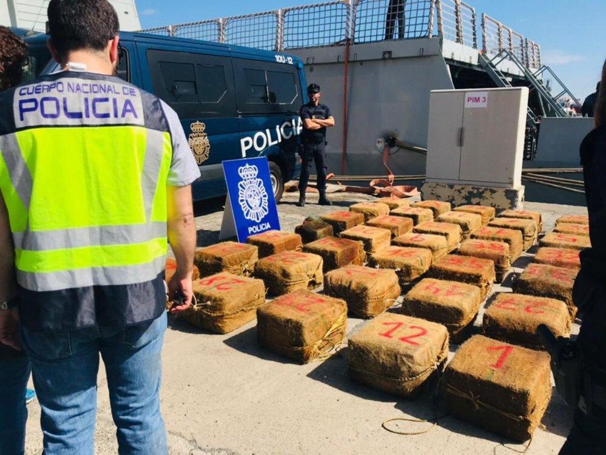 Imagen de una anterior operación policial en Canarias en la que se intervino 1.400 kilos de cocaína. Imagen de una anterior operación policial en Canarias en la que se intervino 1.400 kilos de cocaína.