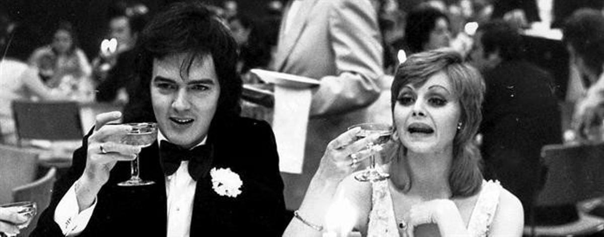 Junior y Rocío Dúrcal, en una fiesta, en 1971, poco después de su boda.