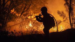 Extinguidos los dos mayores incendios de la historia de Galicia tras calcinar 21.600 hectáreas