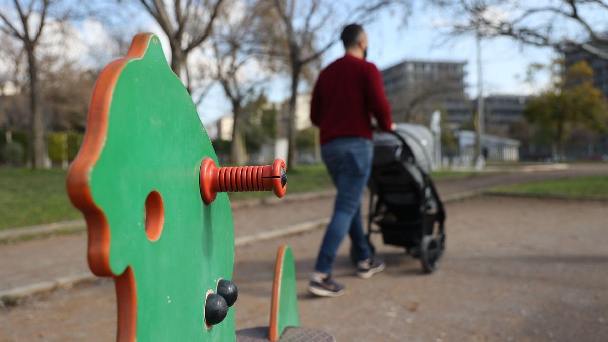 Acomiadats per exercir de pares: «Sembla que demanis vacances, no pas exercir un dret» Acomiadats per exercir de pares: «Sembla que demanis vacances, no pas exercir un dret»