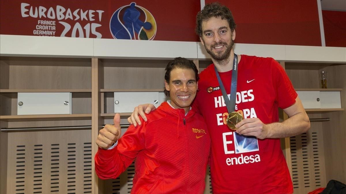 Nadal y Gasol tras conquistar el pívot el Eurobasket. Nadal y Gasol tras conquistar el pívot el Eurobasket.