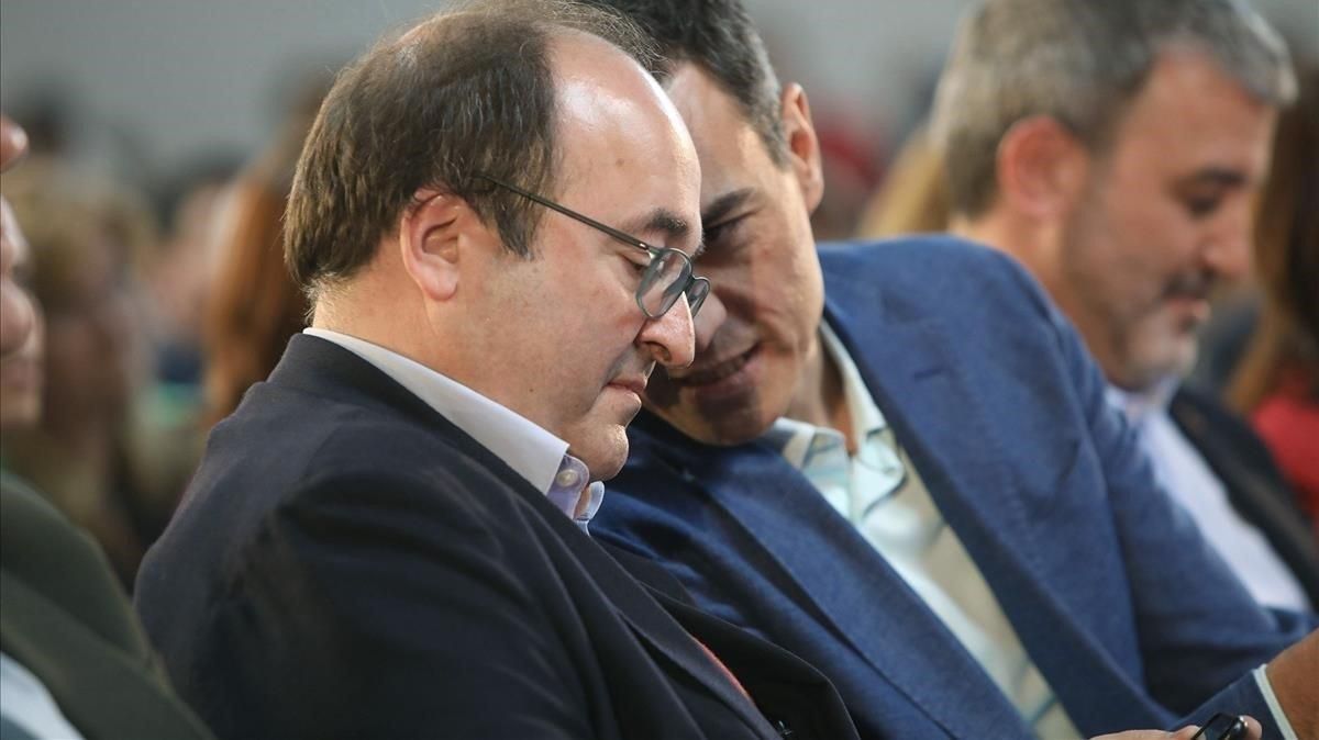 Miquel Iceta y Pedro Sánchez conversan durante un acto del PSC. Miquel Iceta y Pedro Sánchez conversan durante un acto del PSC.
