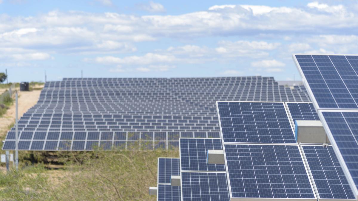 El Ministerio autoriza una planta solar en un pueblo de Murcia a un promotor sancionado por Medio Ambiente