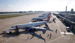 Aviones de la compañía British Airways en uno de los aeropuertos de Londres el pasado mes de abril.