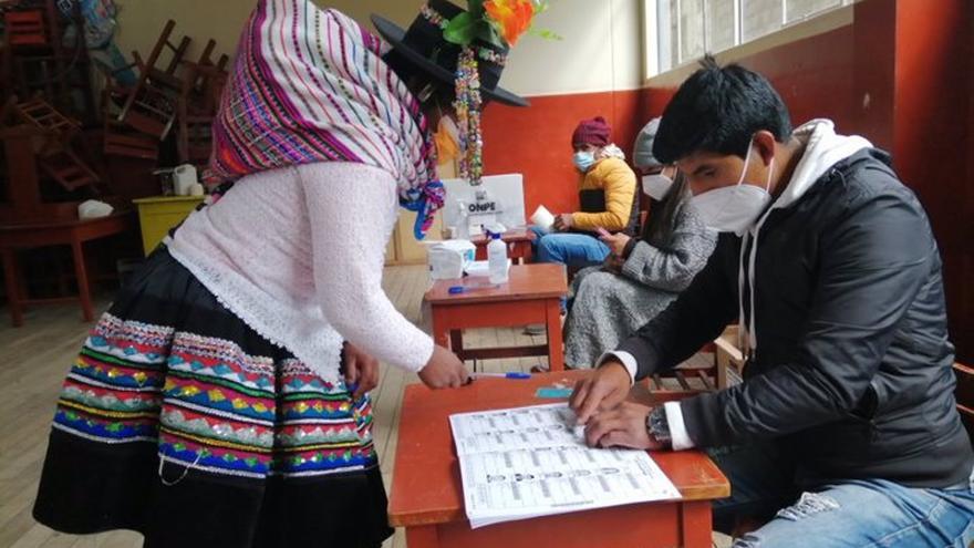 La UE y la OEA avalan el proceso electoral peruano y abren la puerta para la proclamación de Castillo - Vimarsana News