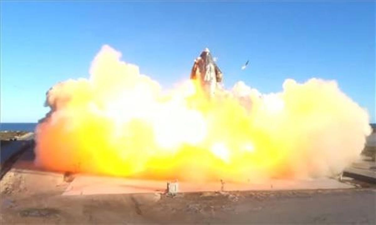 Una nave de SpaceX explota durante un aterrizaje de prueba