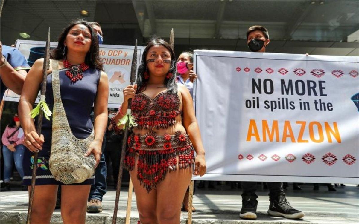 Protesta de Indígenas de la Federación de Comunas Unión de Nativos de la Amazonía Ecuatoriana. Protesta de Indígenas de la Federación de Comunas Unión de Nativos de la Amazonía Ecuatoriana.