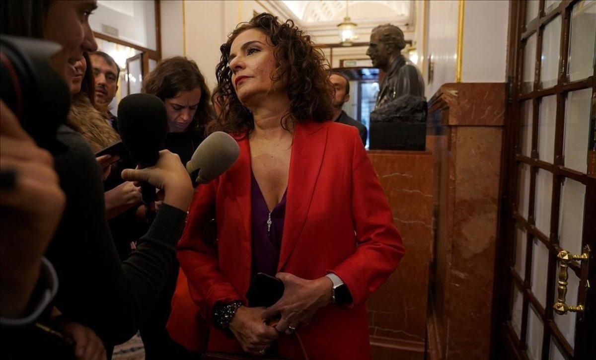 Montero confirma que es retornarà l'IRPF dels permisos de paternitat Montero confirma que es retornarà l'IRPF dels permisos de paternitat