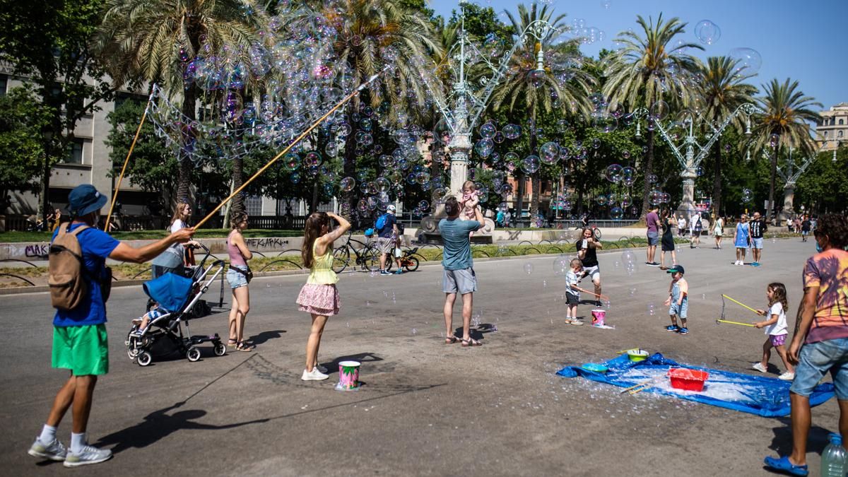 Ambiente cerca de Arc de Triomf, en Barcelona, en un día caluroso. Ambiente cerca de Arc de Triomf, en Barcelona, en un día caluroso.
