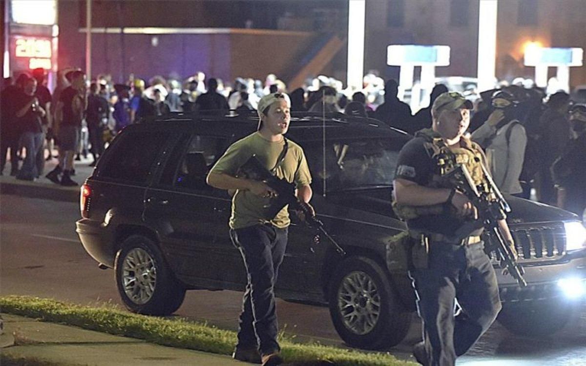 Kyle Rittenhouse (izquierda) mató a dos personas en las protestas en el estado de Wisconsin, EEUU. Kyle Rittenhouse (izquierda) mató a dos personas en las protestas en el estado de Wisconsin, EEUU.