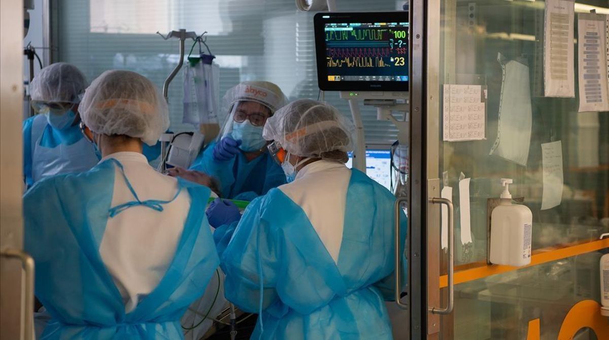 Área para pacientes graves de covid en el Hospital Clínic de Barcelona. Área para pacientes graves de covid en el Hospital Clínic de Barcelona.