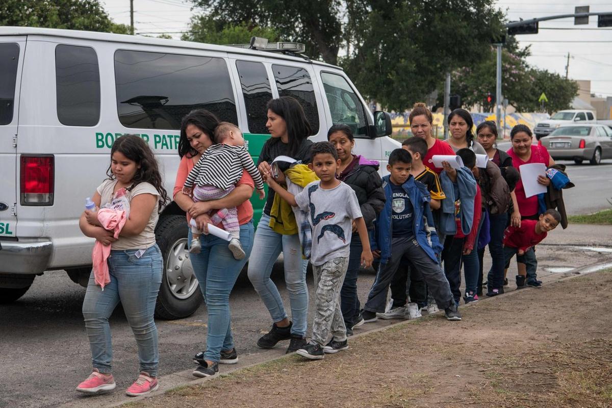 Nova York negocia amb quatre companyies de creuers allotjar immigrants davant la crisi de demandants d’asil que pateix la ciutat Nova York negocia amb quatre companyies de creuers allotjar immigrants davant la crisi de demandants d’asil que pateix la ciutat
