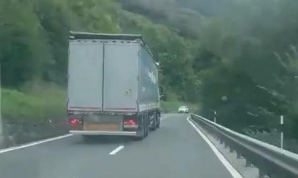Captura del vídeo colgado por los Mossos en Twitter. Captura del vídeo colgado por los Mossos en Twitter.