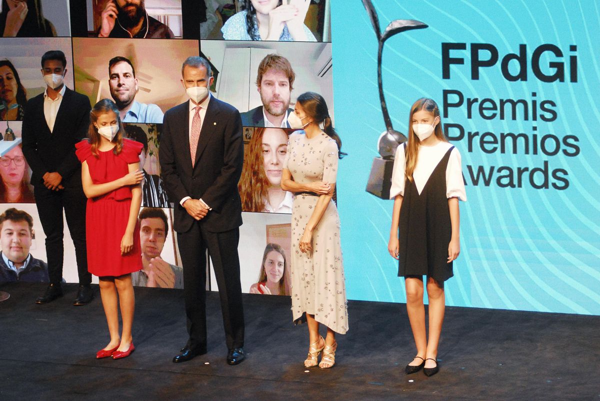 Leonor (izquierda), junto a los Reyes y su hermana, en la entrega de los Premios de la Fundación Princesa de Girona, el año pasado en el Caixafòrum de Barcelona. Leonor (izquierda), junto a los Reyes y su hermana, en la entrega de los Premios de la Fundación Princesa de Girona, el año pasado en el Caixafòrum de Barcelona.