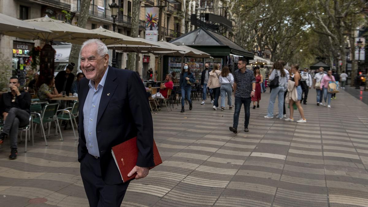  El líder de ERC en Barcelona, Ernest Maragall, paseando por la Rambla.