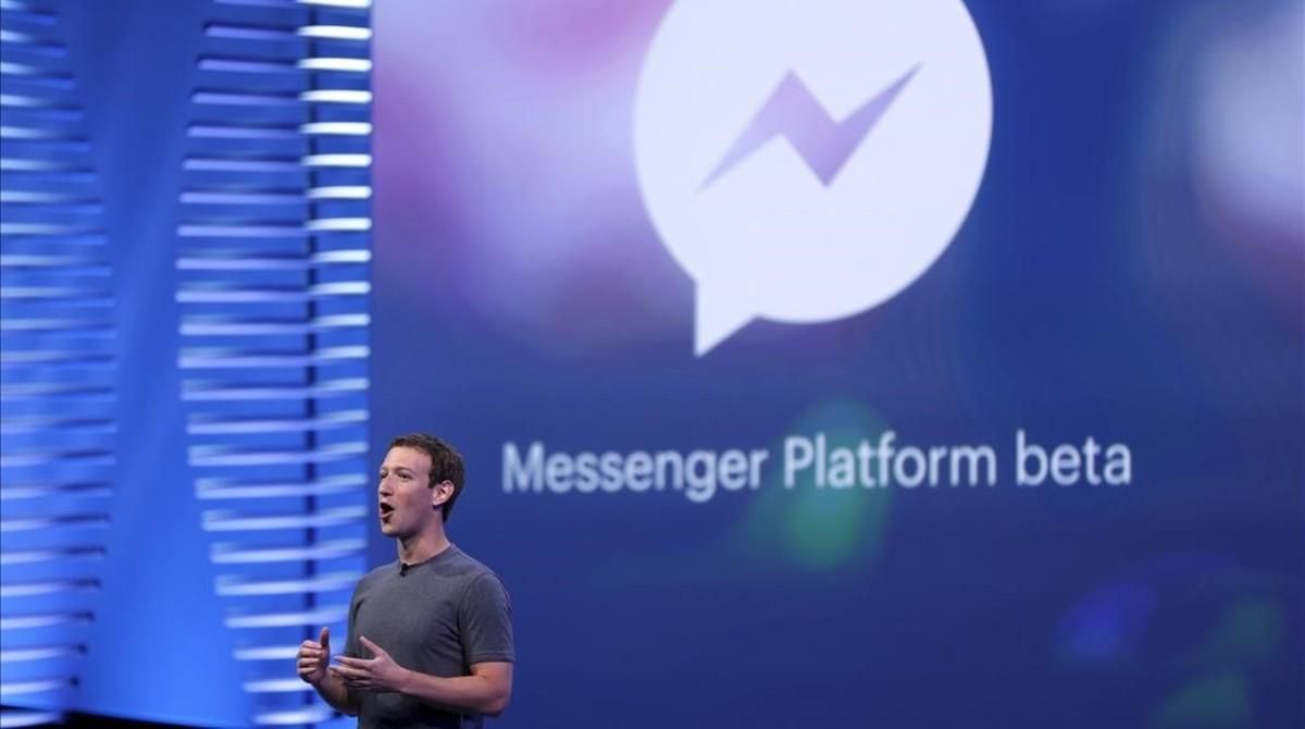 El fundador de Facebook, Mark Zuckerberg, durante la presentación de los ’bots’ para webs. El fundador de Facebook, Mark Zuckerberg, durante la presentación de los ’bots’ para webs.