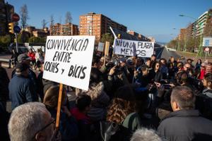 Una manifestació talla la Gran Via contra la pèrdua d’aparcament a Barcelona