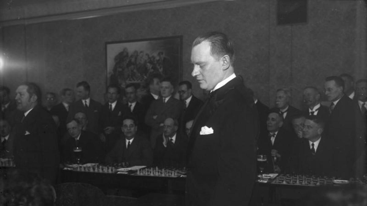 El ajedrecista Alexander Alekhine, durante una partida en Berlín en una fecha sin determinar. 