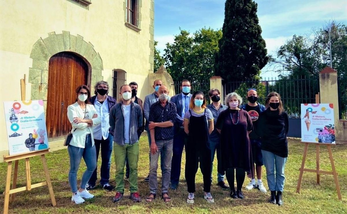 El alcalde de Mataró, David Bote, el concejal de Cultura, Xesco Gomar, y los diferentes agentes culturales de la ciudad. El alcalde de Mataró, David Bote, el concejal de Cultura, Xesco Gomar, y los diferentes agentes culturales de la ciudad.