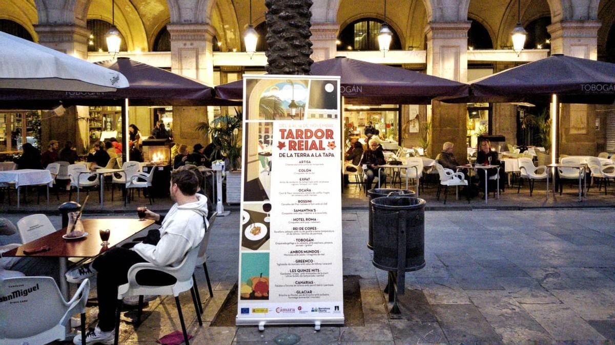 El cartel de esta iniciativa gastronómica en la plaza Reial. El cartel de esta iniciativa gastronómica en la plaza Reial.